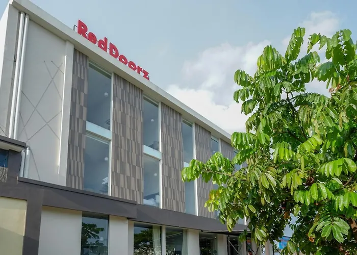 Reddoorz Plus Near Solo BaruHotel di Solo