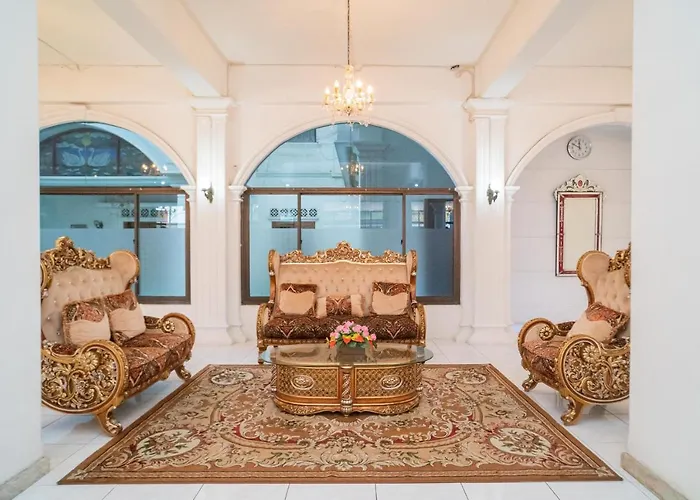 RedDoorz at Hotel Surya Solo